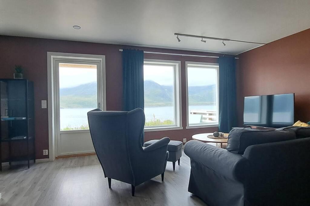 Senja, Husoy I Senja. Leilighet Med Utsikt Over Fjord Og Fjell Tofta Luaran gambar